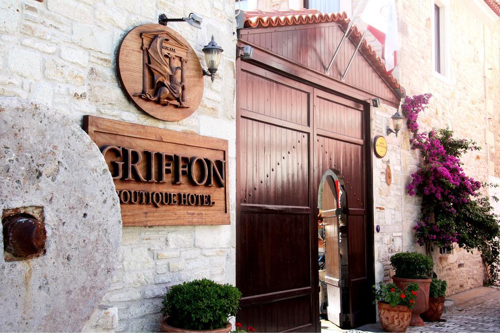 Griffon Hotel Yenifoca Extérieur photo