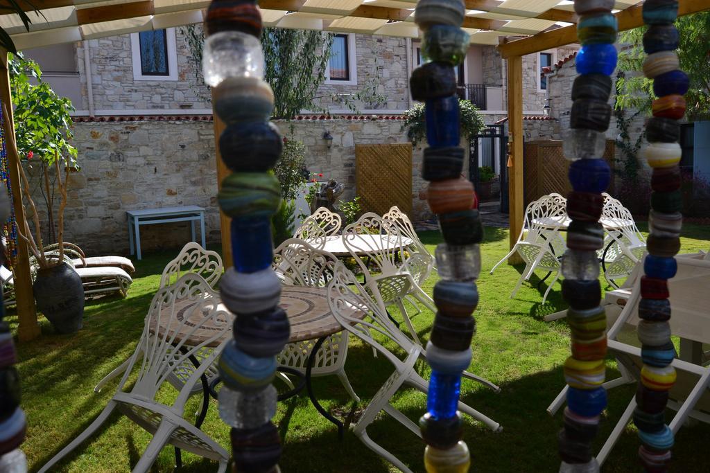 Griffon Hotel Yenifoca Extérieur photo