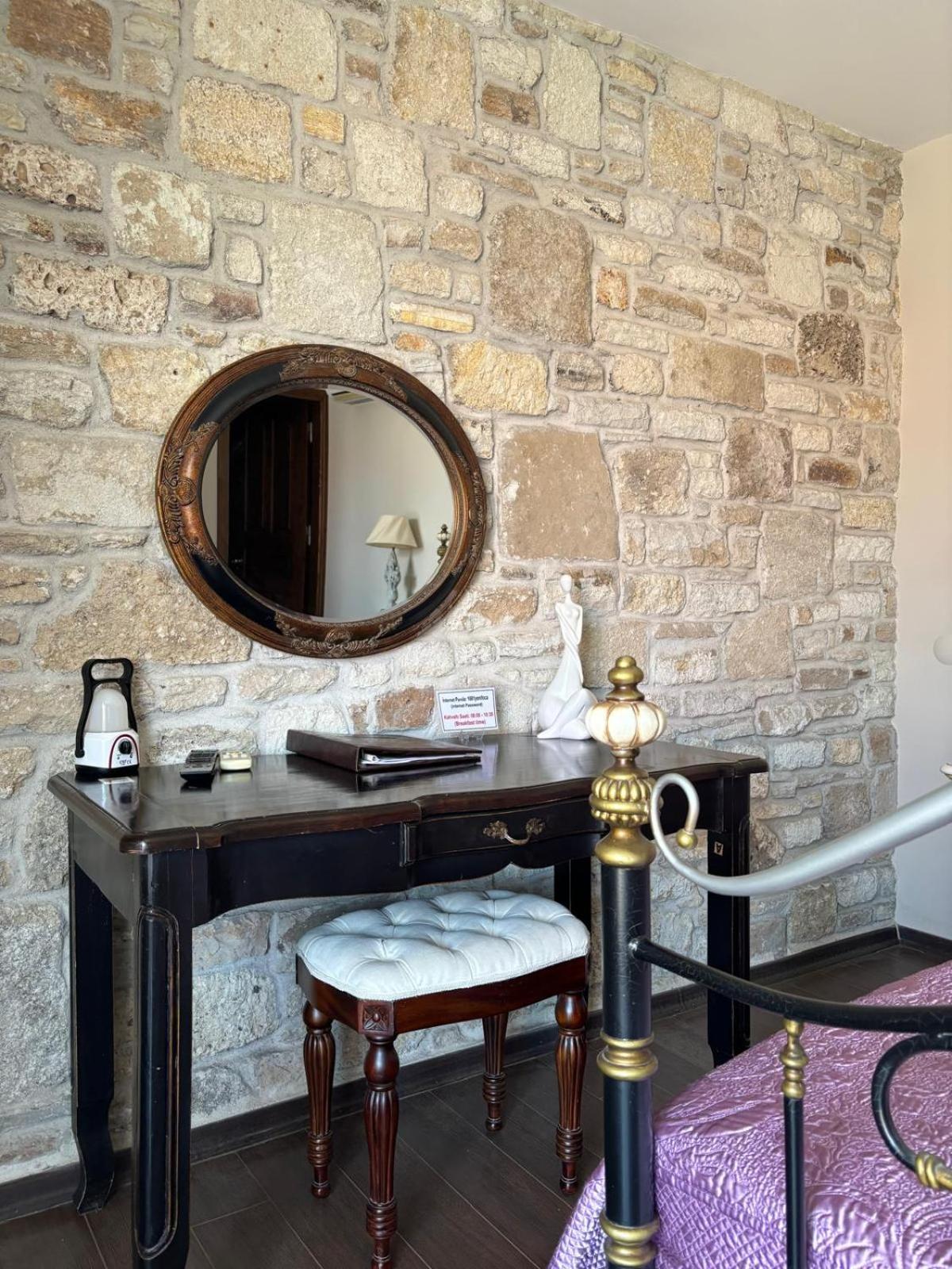 Griffon Hotel Yenifoca Extérieur photo