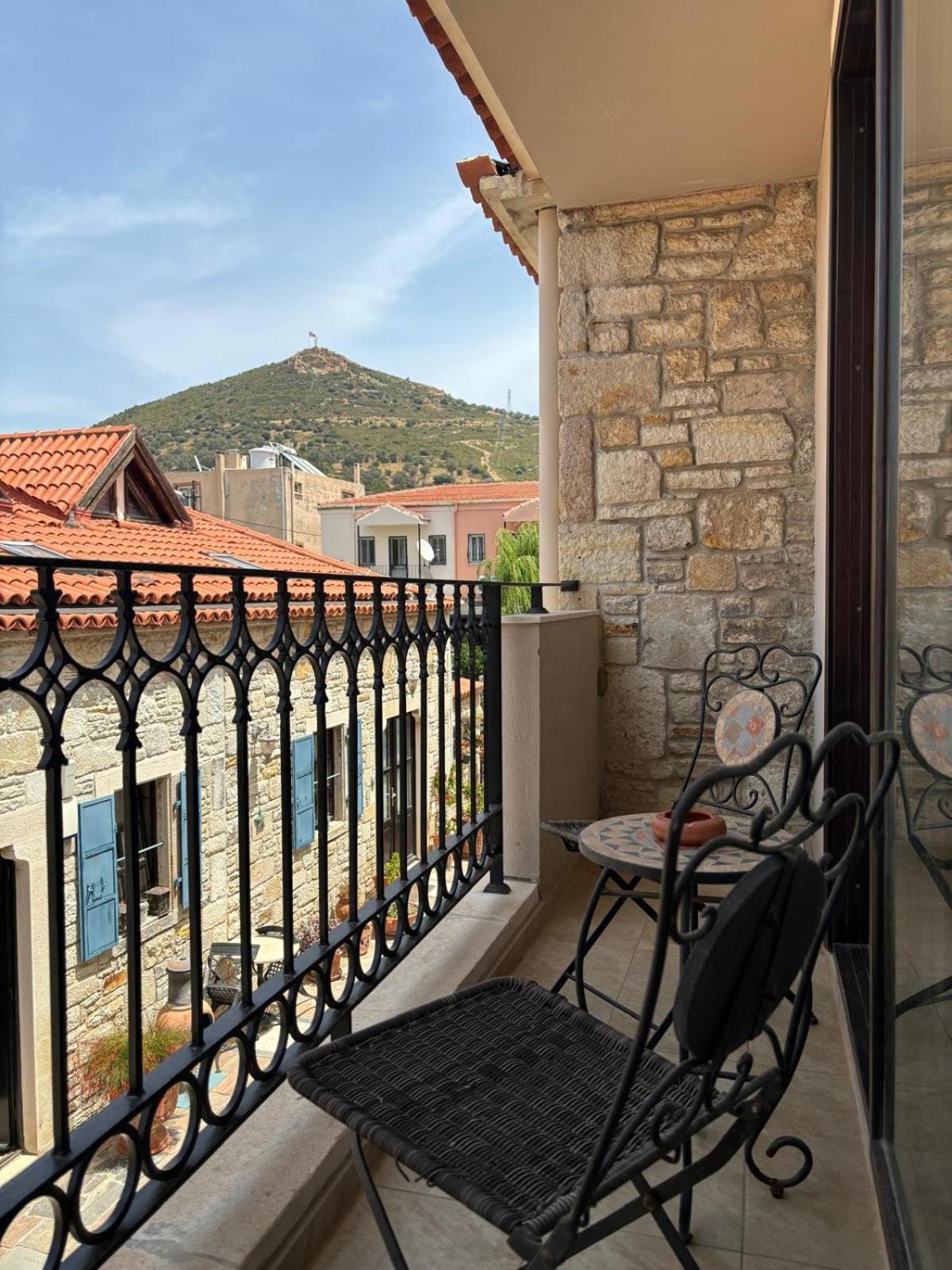 Griffon Hotel Yenifoca Extérieur photo