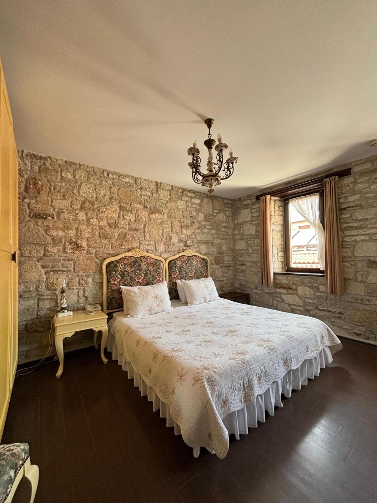 Griffon Hotel Yenifoca Extérieur photo