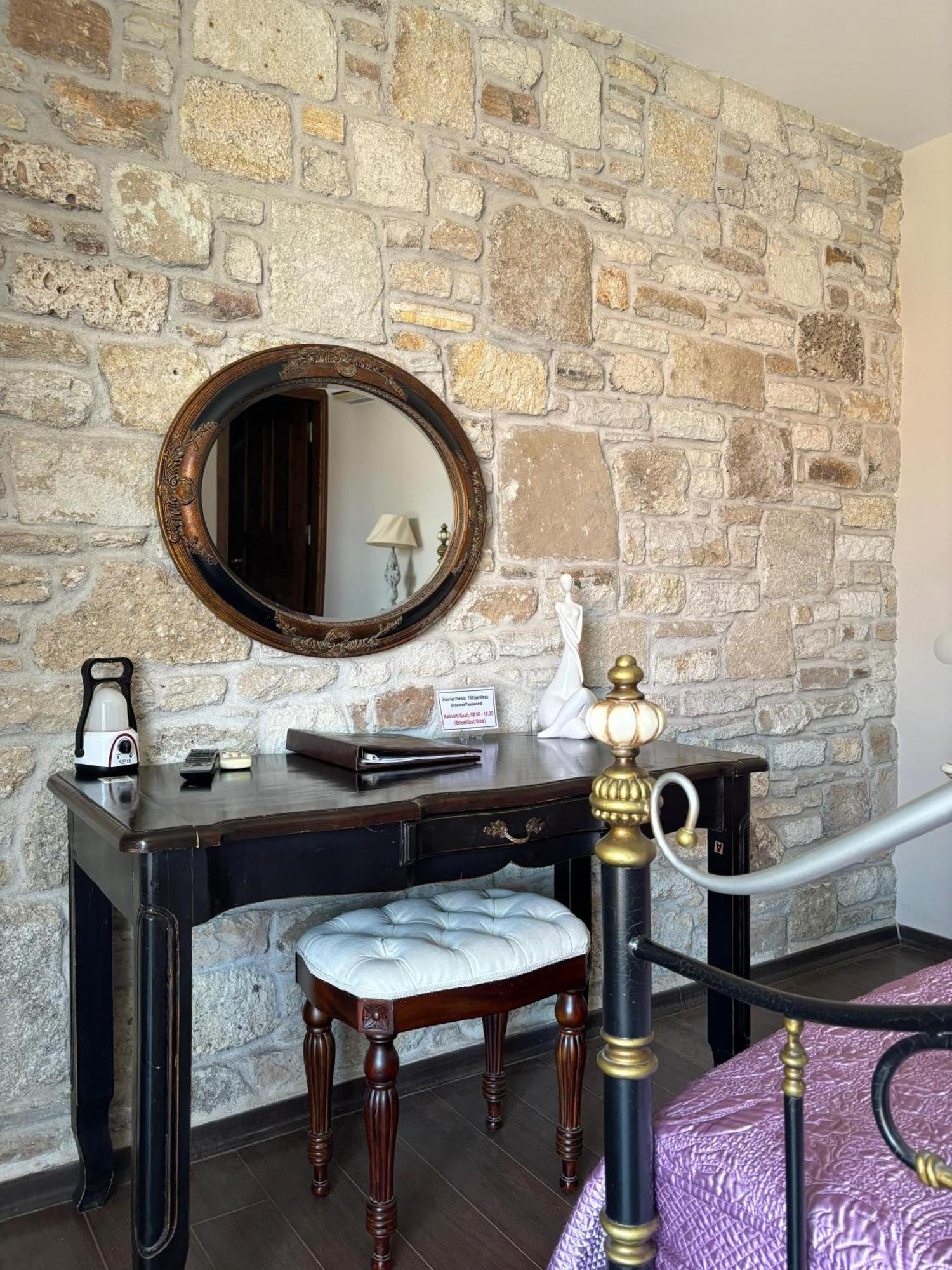 Griffon Hotel Yenifoca Extérieur photo