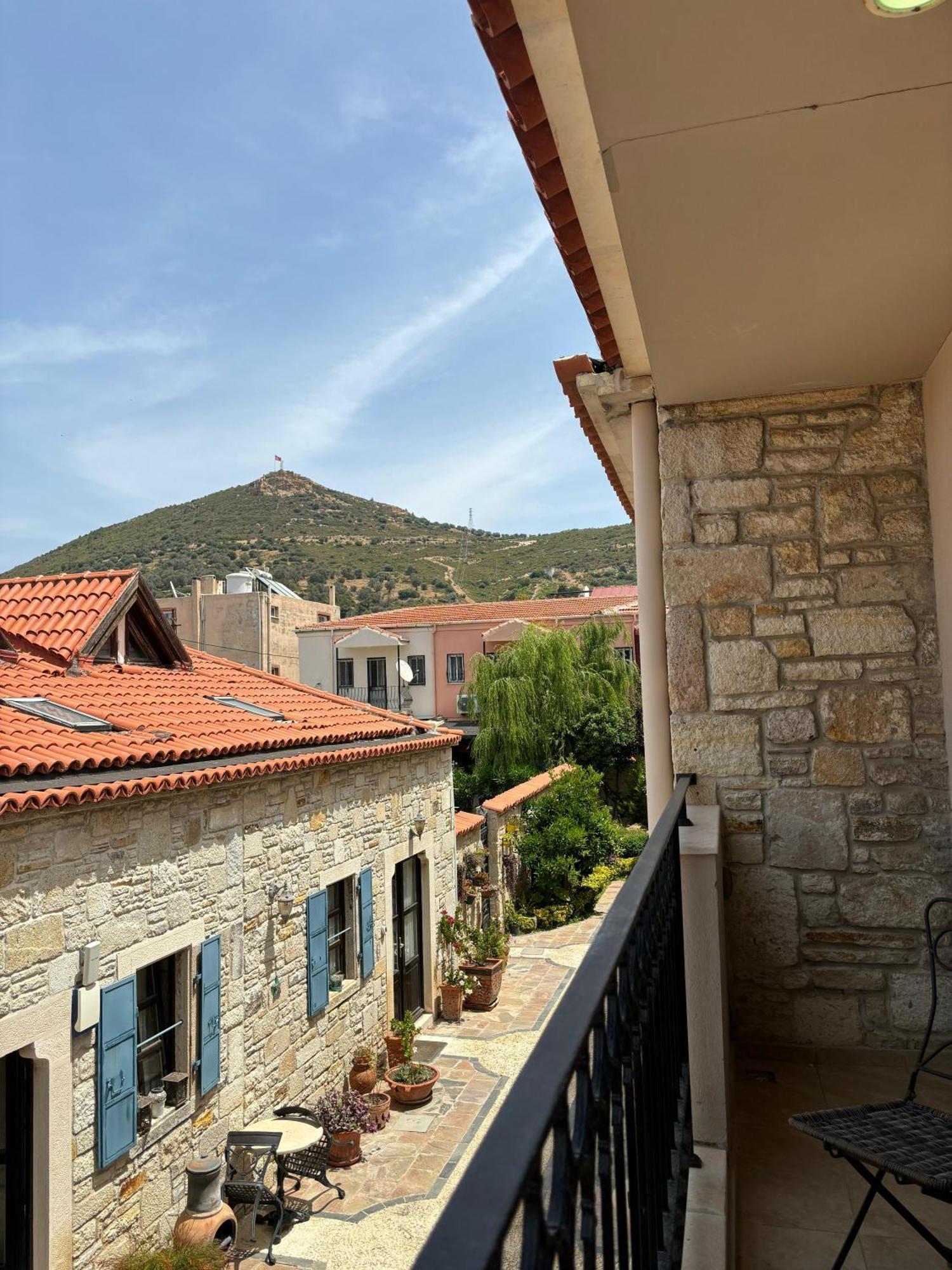 Griffon Hotel Yenifoca Extérieur photo